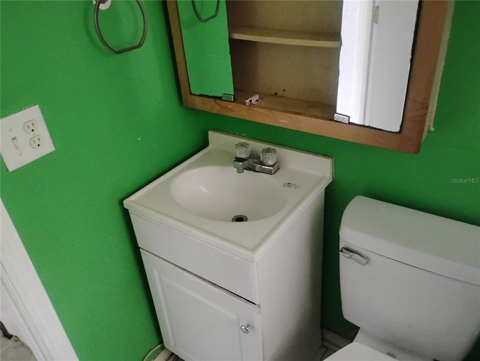 Activo con contrato: $110,000 (3 camas, 2 baños, 1209 Pies cuadrados)