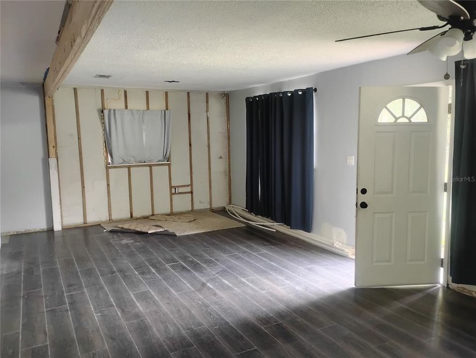 Activo con contrato: $110,000 (3 camas, 2 baños, 1209 Pies cuadrados)