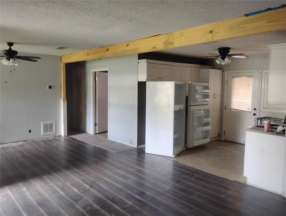 Activo con contrato: $110,000 (3 camas, 2 baños, 1209 Pies cuadrados)