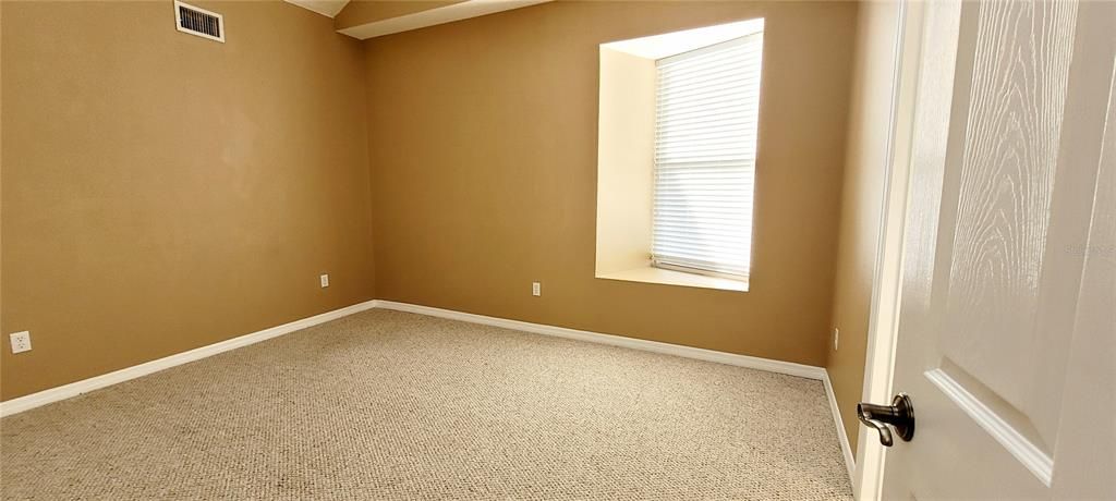 Active With Contract: $212,000 (3 beds, 3 baths, 1633 Square Feet)