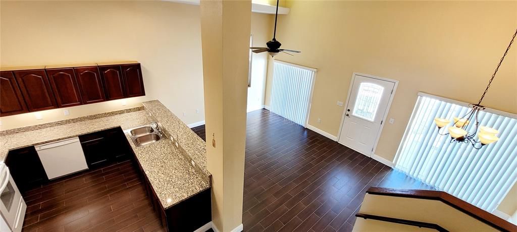 Active With Contract: $212,000 (3 beds, 3 baths, 1633 Square Feet)