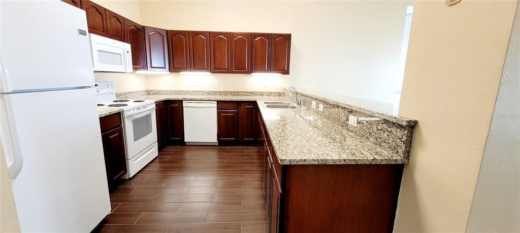 Active With Contract: $212,000 (3 beds, 3 baths, 1633 Square Feet)