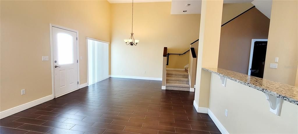 Active With Contract: $212,000 (3 beds, 3 baths, 1633 Square Feet)