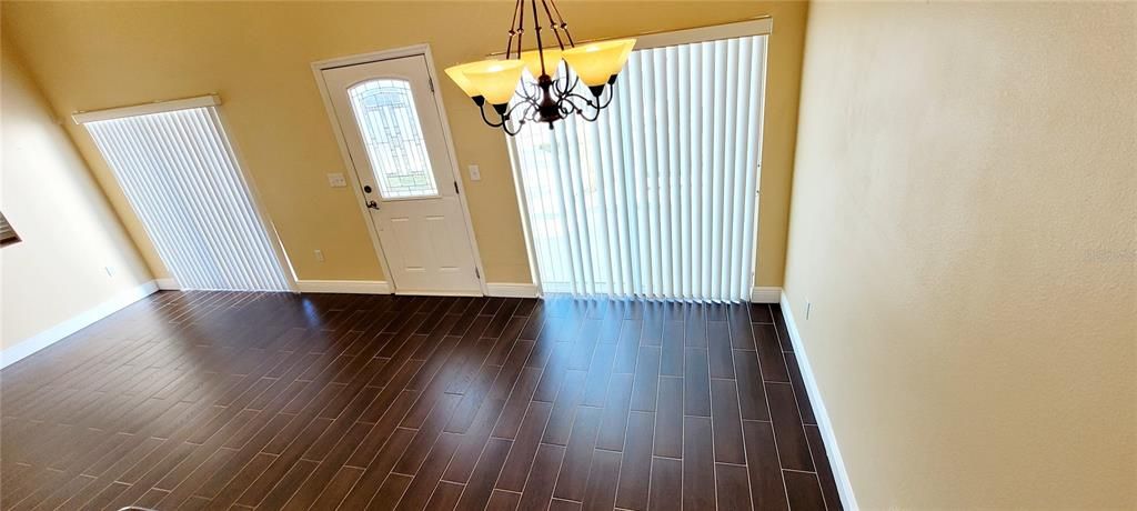 Active With Contract: $212,000 (3 beds, 3 baths, 1633 Square Feet)