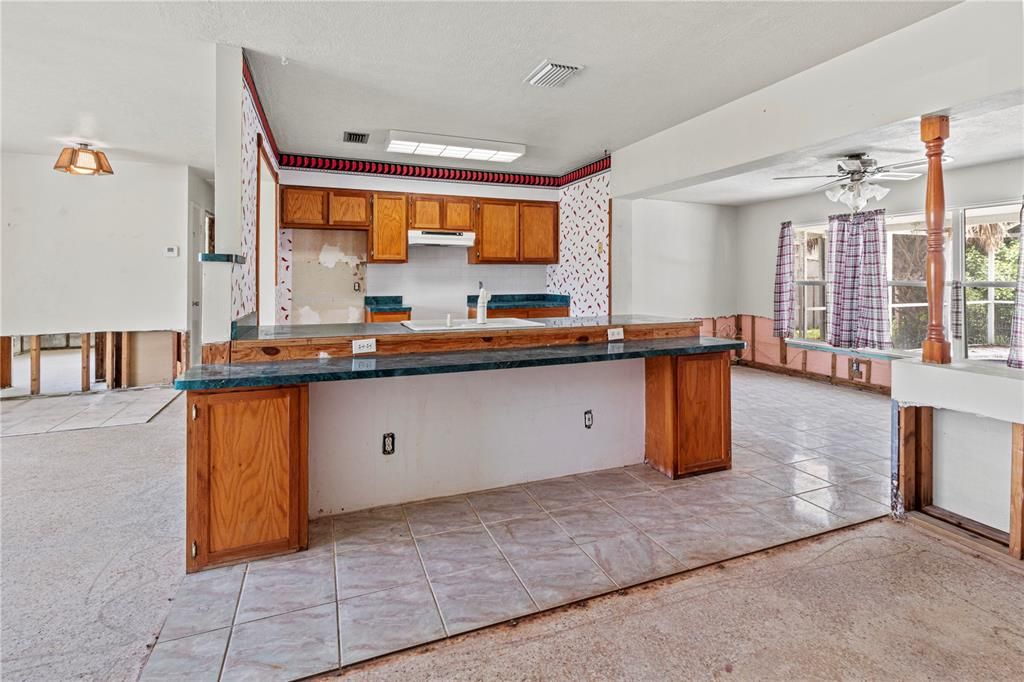 待售: $260,000 (3 贝兹, 1 浴室, 1525 平方英尺)