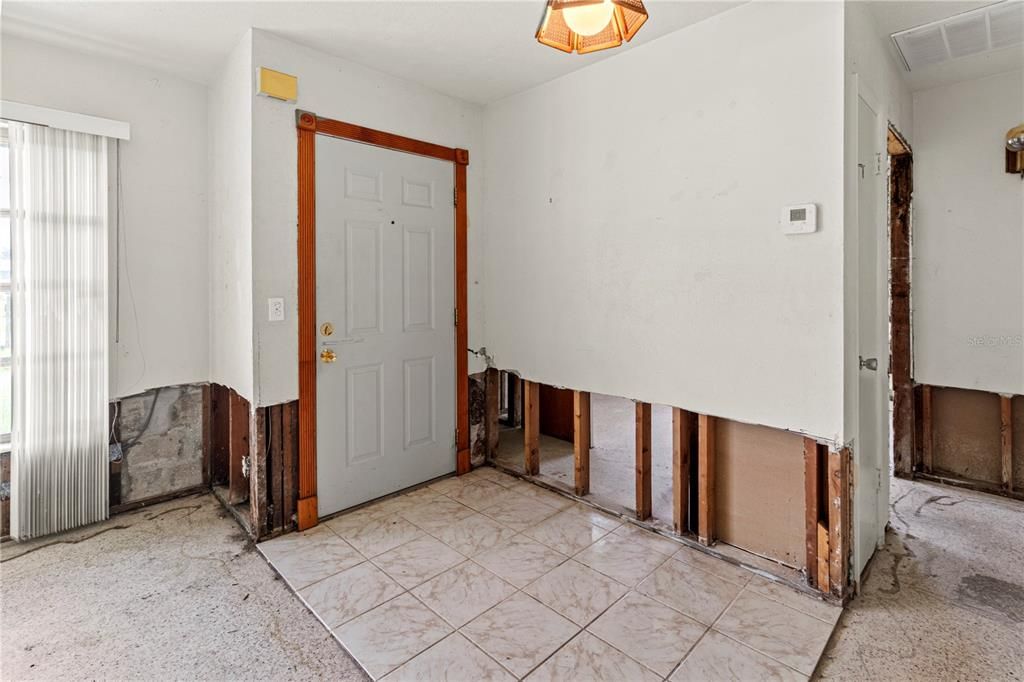 待售: $260,000 (3 贝兹, 1 浴室, 1525 平方英尺)