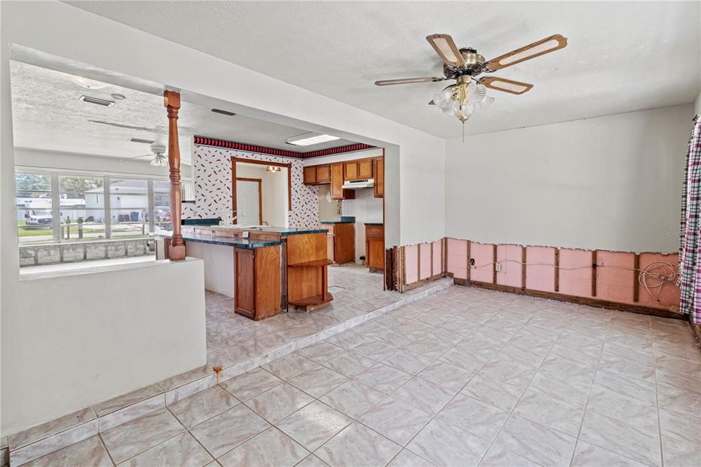 待售: $260,000 (3 贝兹, 1 浴室, 1525 平方英尺)