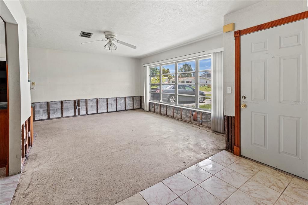 待售: $260,000 (3 贝兹, 1 浴室, 1525 平方英尺)