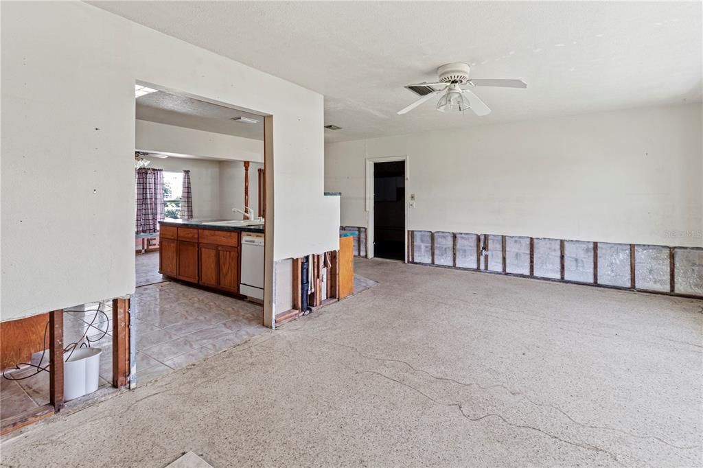 待售: $260,000 (3 贝兹, 1 浴室, 1525 平方英尺)