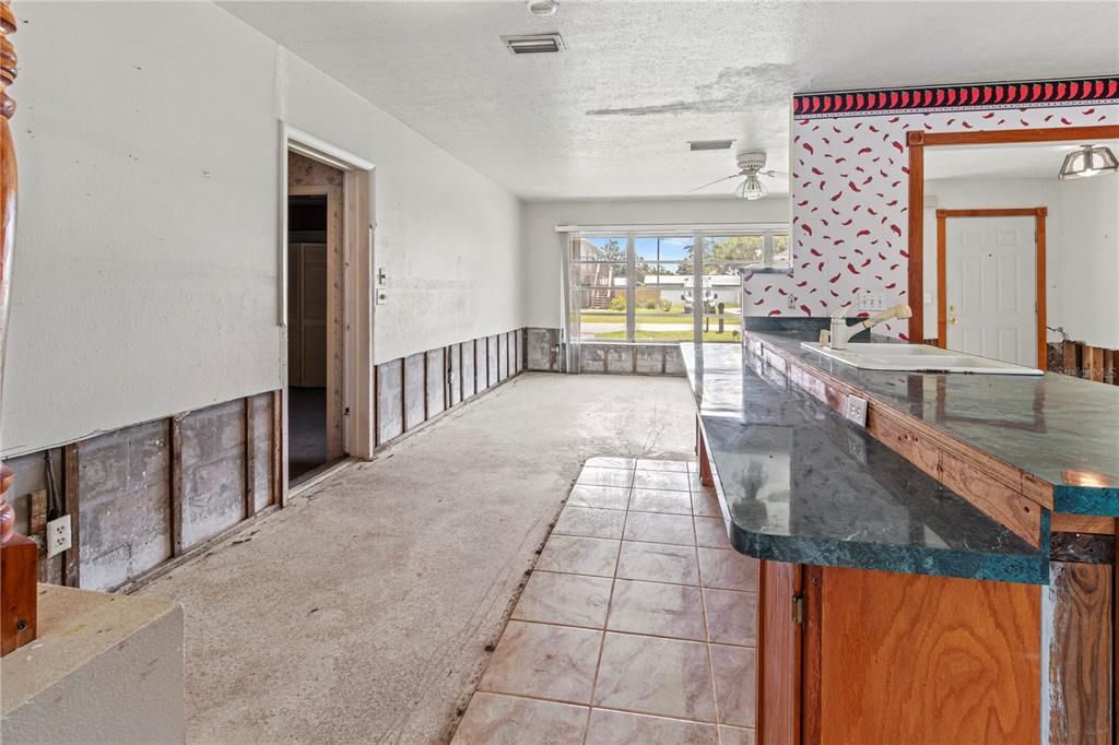 待售: $260,000 (3 贝兹, 1 浴室, 1525 平方英尺)