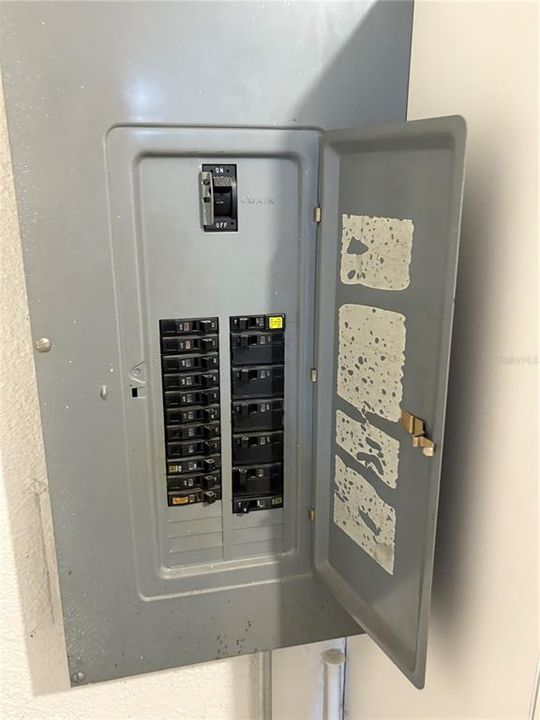 Activo con contrato: $239,000 (3 camas, 2 baños, 1107 Pies cuadrados)