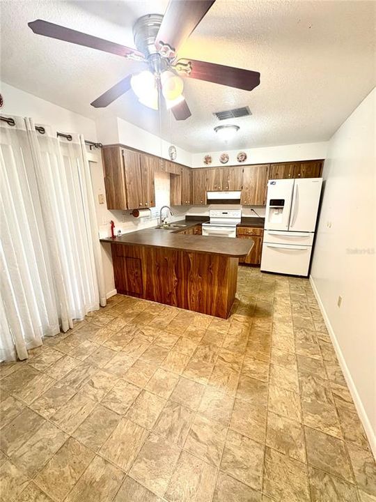 Activo con contrato: $239,000 (3 camas, 2 baños, 1107 Pies cuadrados)