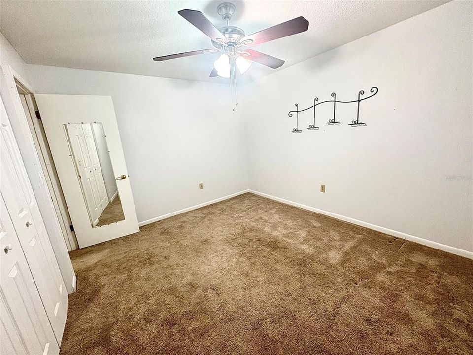 Activo con contrato: $239,000 (3 camas, 2 baños, 1107 Pies cuadrados)