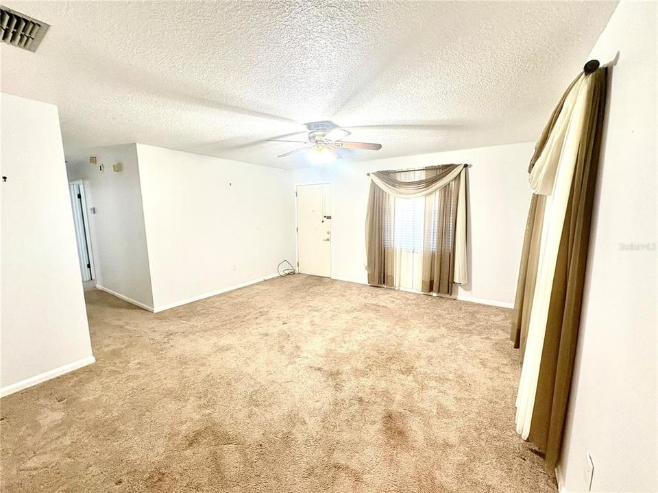 Activo con contrato: $239,000 (3 camas, 2 baños, 1107 Pies cuadrados)