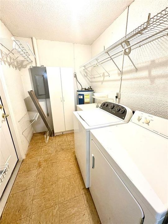Activo con contrato: $239,000 (3 camas, 2 baños, 1107 Pies cuadrados)