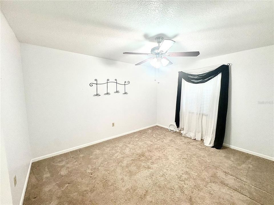 Activo con contrato: $239,000 (3 camas, 2 baños, 1107 Pies cuadrados)