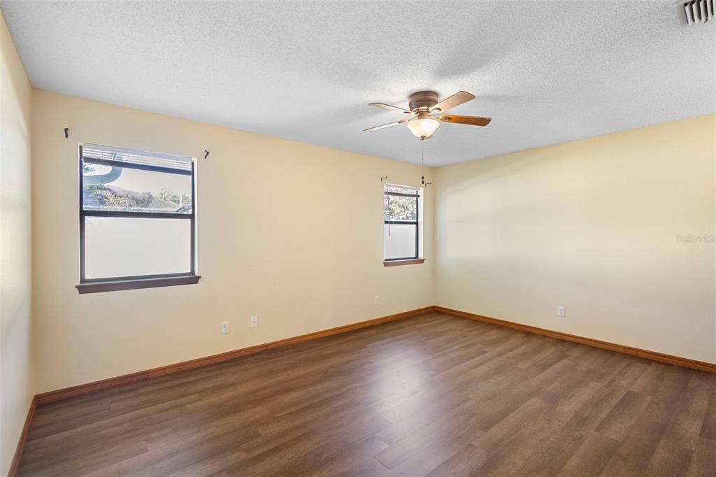 For Sale: $314,500 (3 beds, 2 baths, 1369 Square Feet)