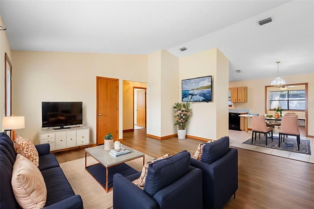 For Sale: $314,500 (3 beds, 2 baths, 1369 Square Feet)