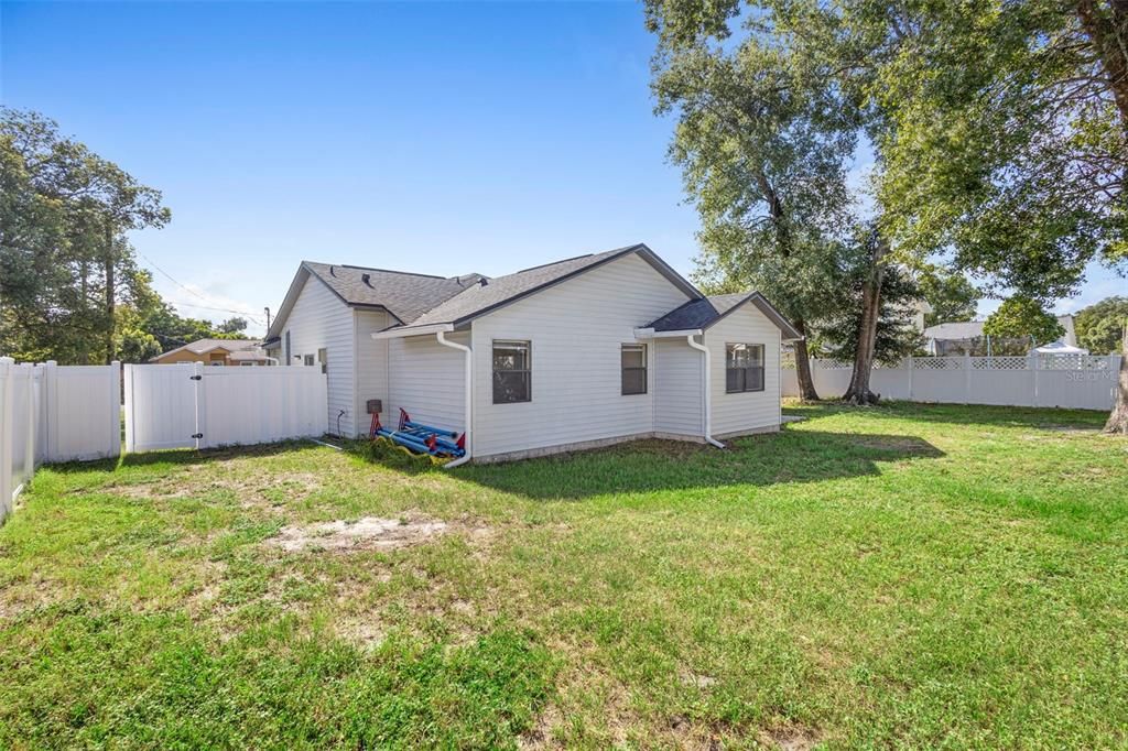 For Sale: $314,500 (3 beds, 2 baths, 1369 Square Feet)