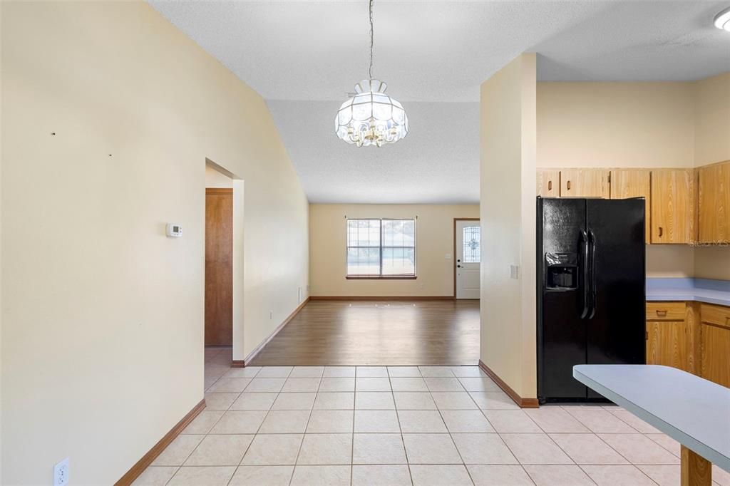 For Sale: $314,500 (3 beds, 2 baths, 1369 Square Feet)