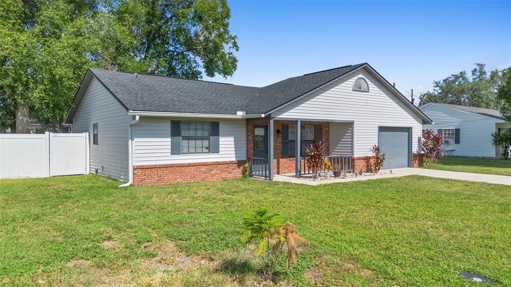 For Sale: $314,500 (3 beds, 2 baths, 1369 Square Feet)