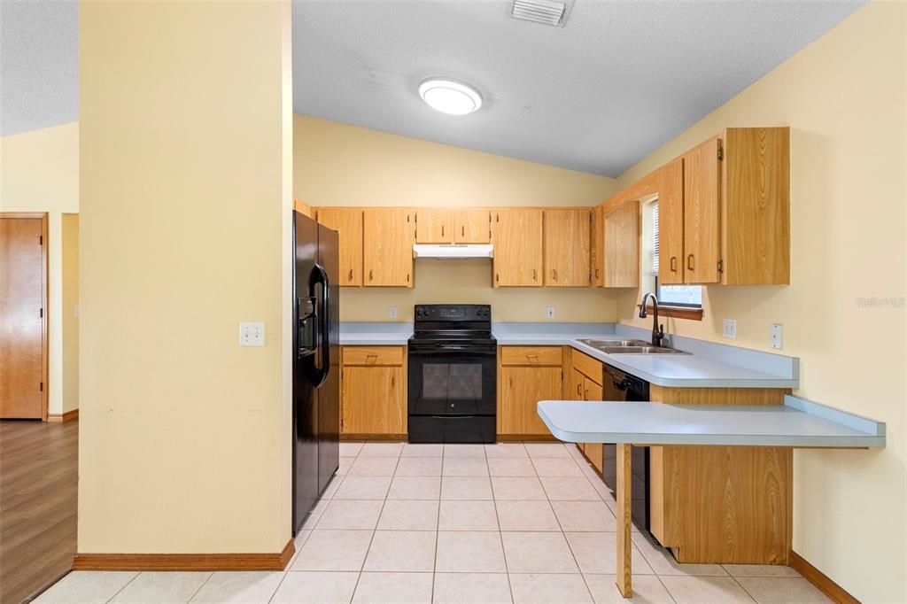 For Sale: $314,500 (3 beds, 2 baths, 1369 Square Feet)