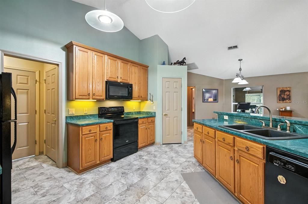 待售: $810,000 (3 贝兹, 2 浴室, 3161 平方英尺)