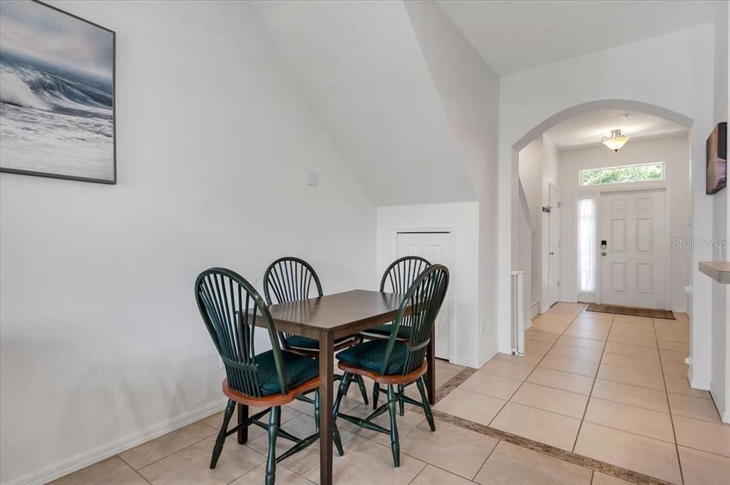 На продажу: $289,900 (3 спален, 2 ванн, 1378 Квадратных фут)