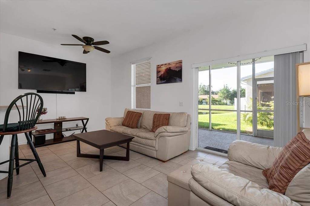 На продажу: $289,900 (3 спален, 2 ванн, 1378 Квадратных фут)