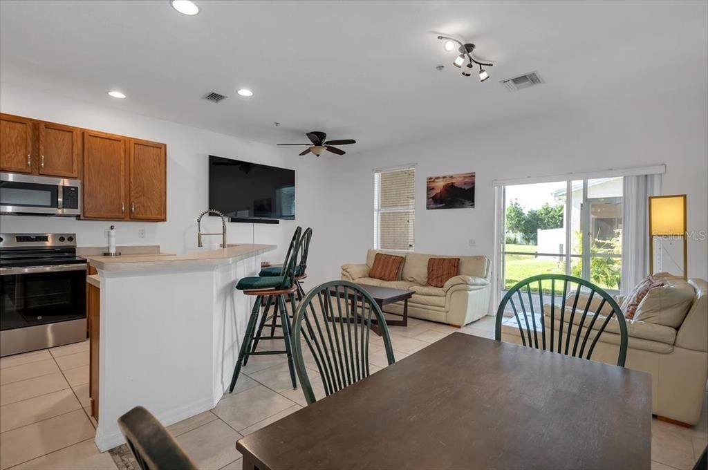 На продажу: $289,900 (3 спален, 2 ванн, 1378 Квадратных фут)