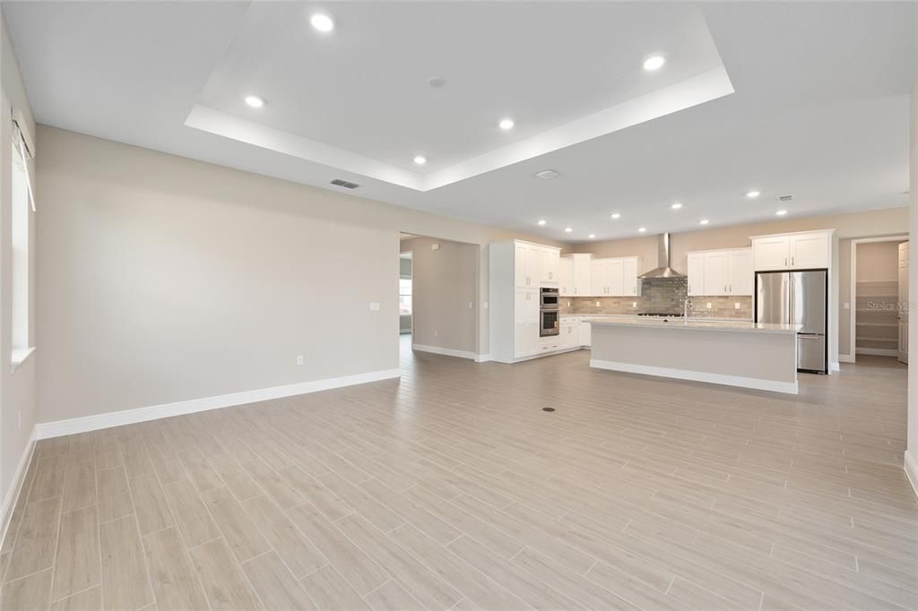 Active With Contract: $473,000 (3 beds, 3 baths, 2211 Square Feet)