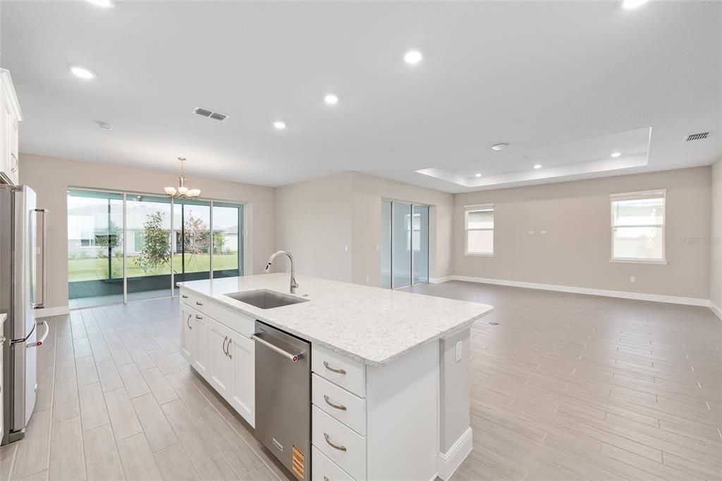 Active With Contract: $473,000 (3 beds, 3 baths, 2211 Square Feet)