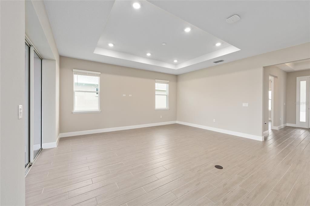 Active With Contract: $473,000 (3 beds, 3 baths, 2211 Square Feet)