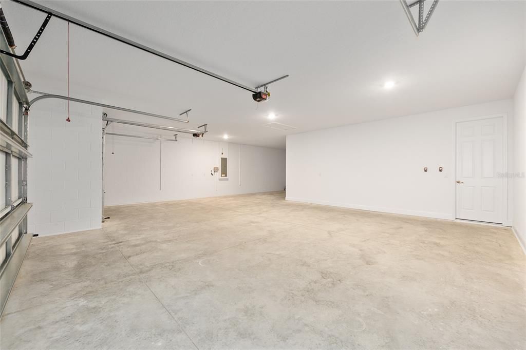 Active With Contract: $473,000 (3 beds, 3 baths, 2211 Square Feet)