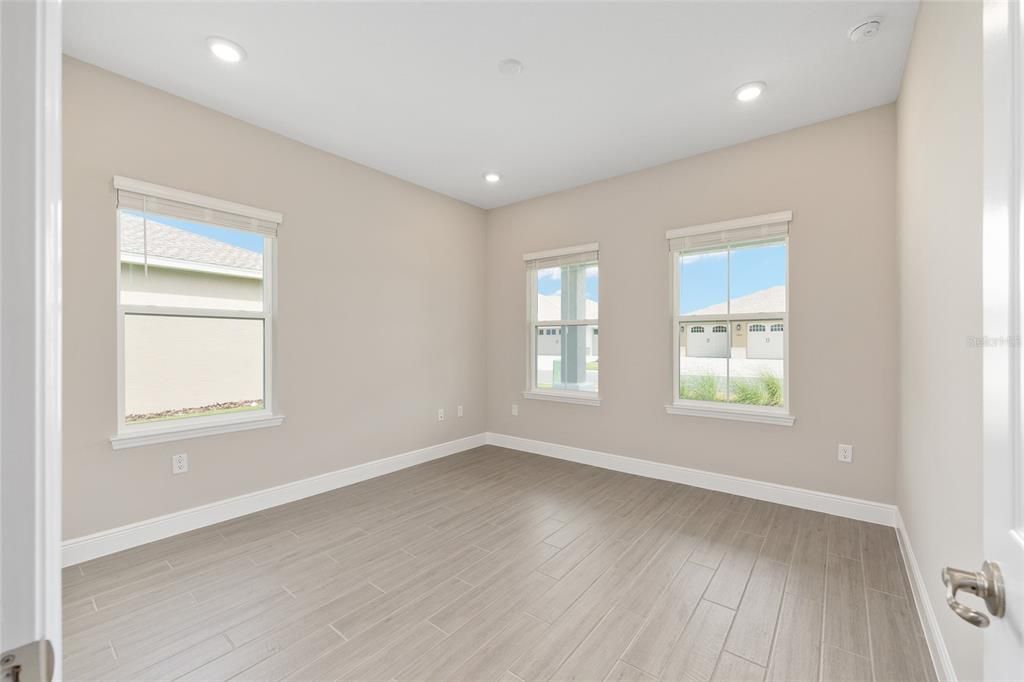 Active With Contract: $473,000 (3 beds, 3 baths, 2211 Square Feet)