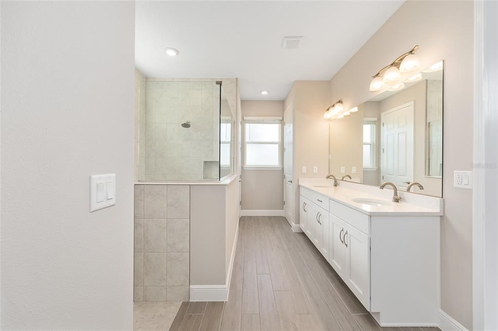 Active With Contract: $473,000 (3 beds, 3 baths, 2211 Square Feet)