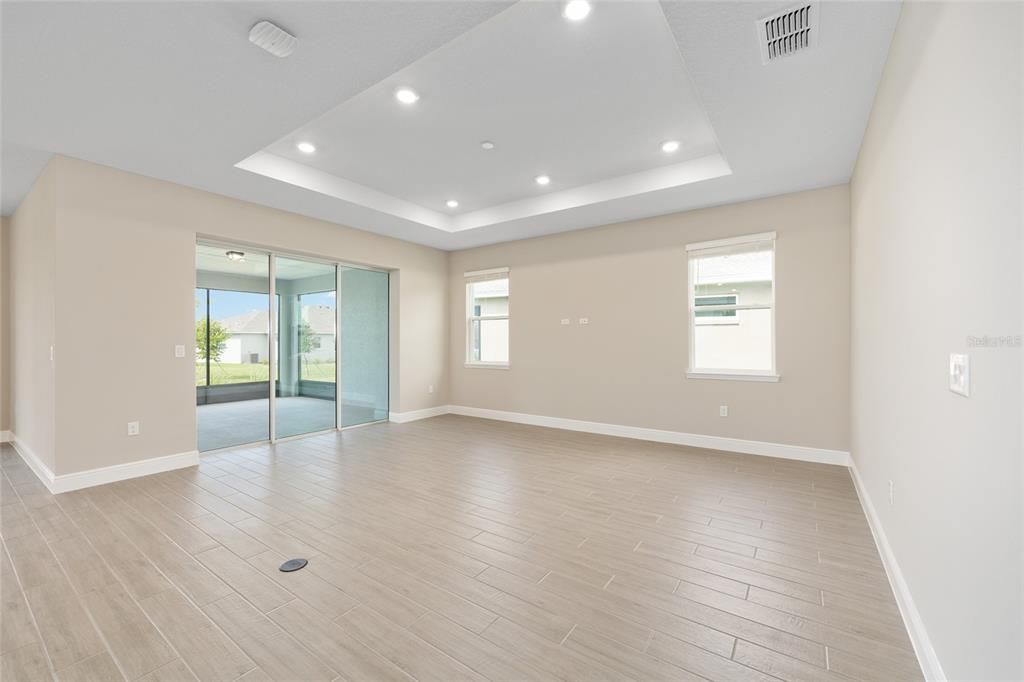 Active With Contract: $473,000 (3 beds, 3 baths, 2211 Square Feet)