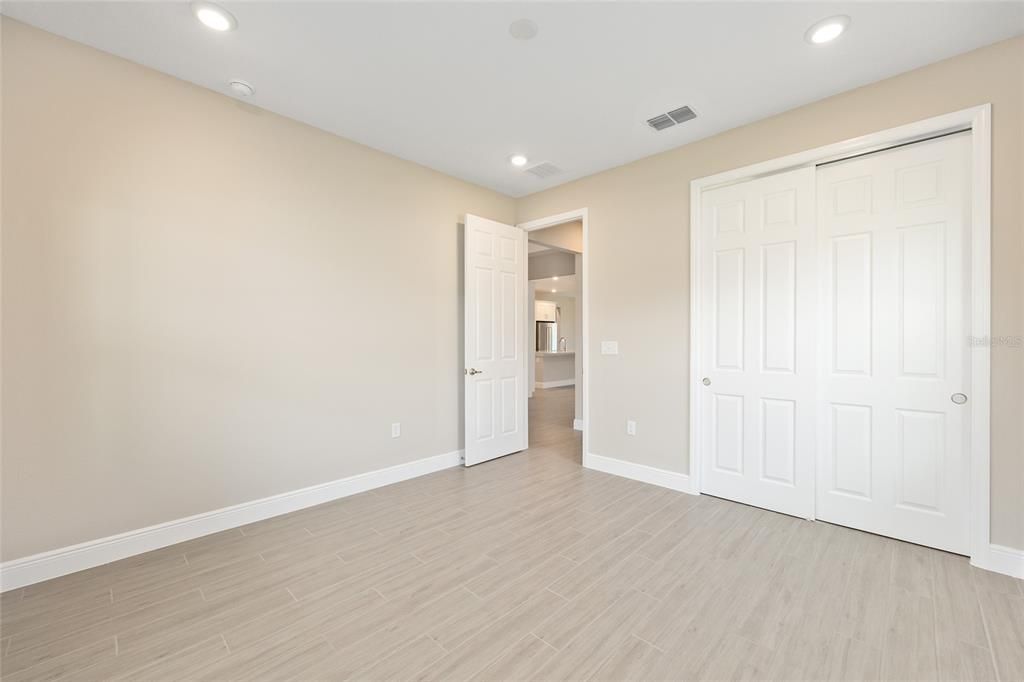 Active With Contract: $473,000 (3 beds, 3 baths, 2211 Square Feet)