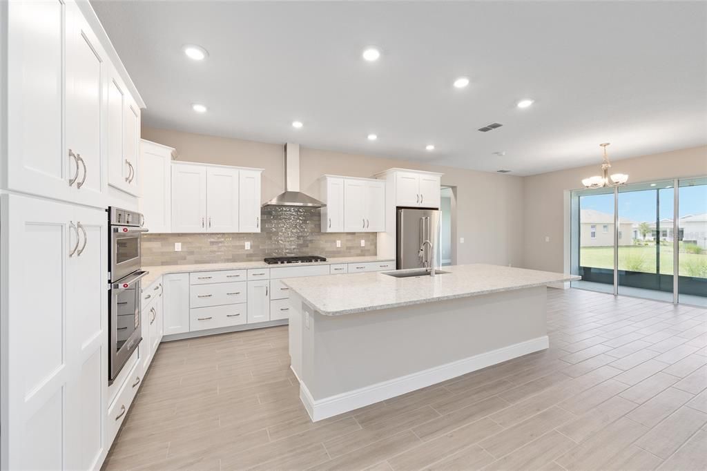 Active With Contract: $473,000 (3 beds, 3 baths, 2211 Square Feet)