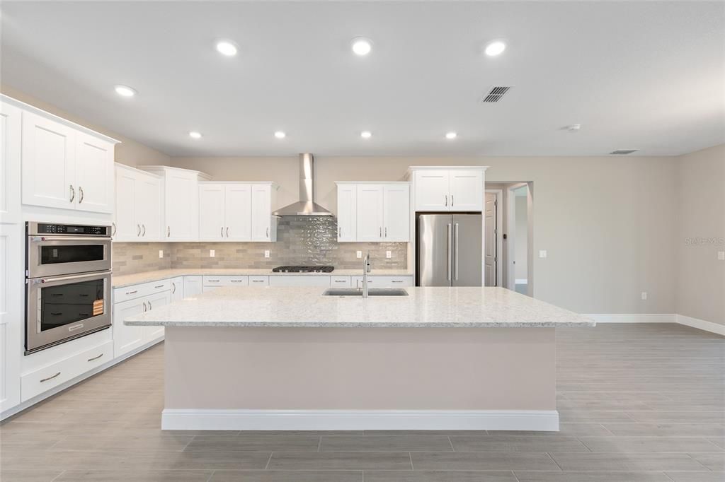 Active With Contract: $473,000 (3 beds, 3 baths, 2211 Square Feet)