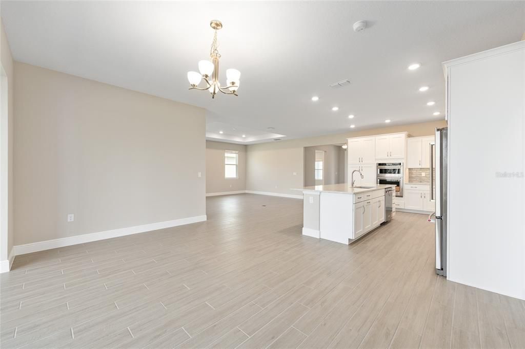 Active With Contract: $473,000 (3 beds, 3 baths, 2211 Square Feet)