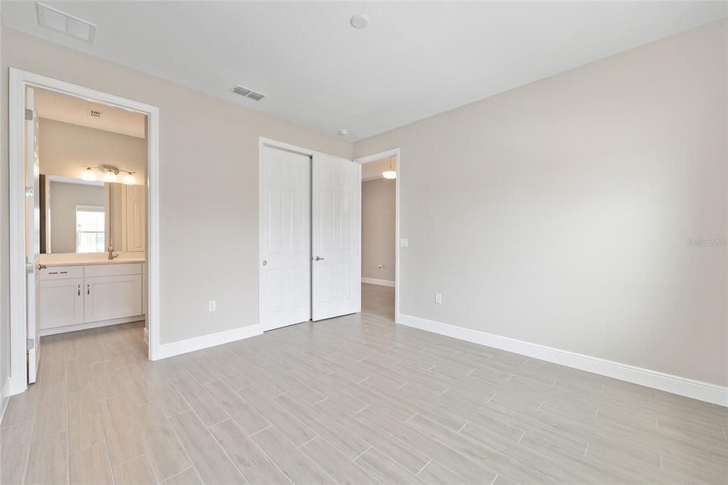 Active With Contract: $473,000 (3 beds, 3 baths, 2211 Square Feet)