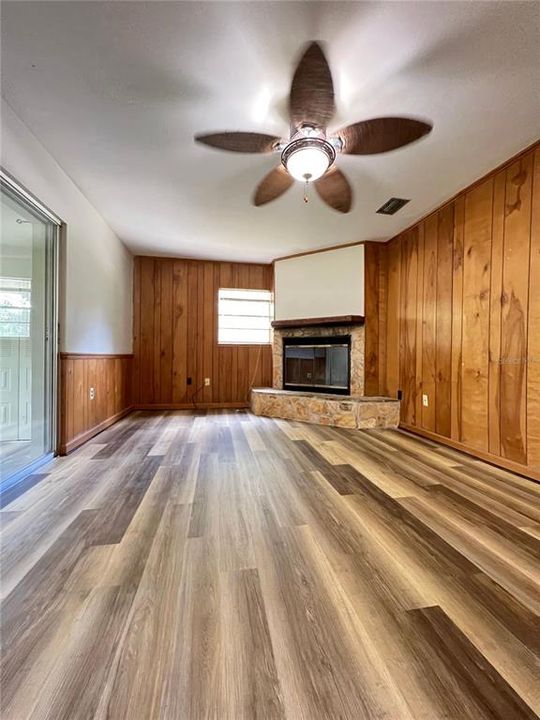 Active With Contract: $249,000 (3 beds, 2 baths, 1954 Square Feet)