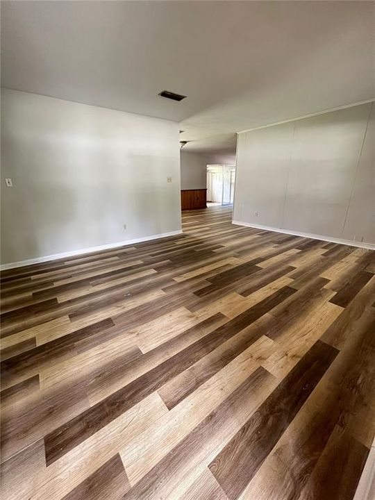 Active With Contract: $249,000 (3 beds, 2 baths, 1954 Square Feet)