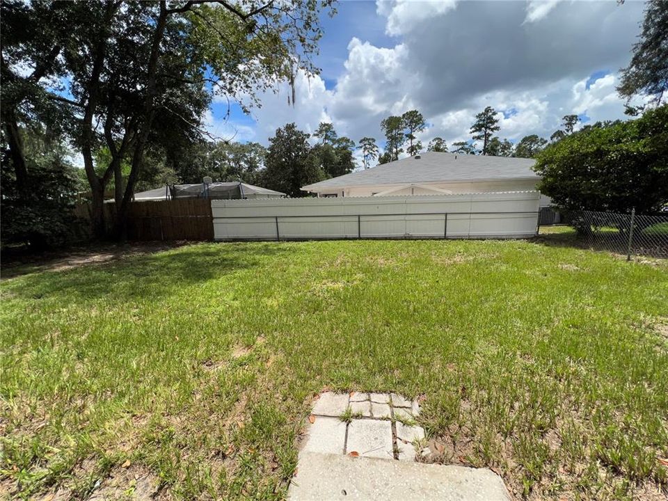 Active With Contract: $249,000 (3 beds, 2 baths, 1954 Square Feet)