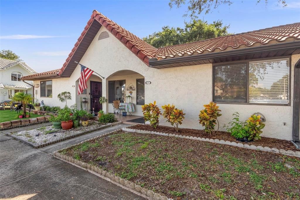 For Sale: $205,000 (2 beds, 2 baths, 992 Square Feet)