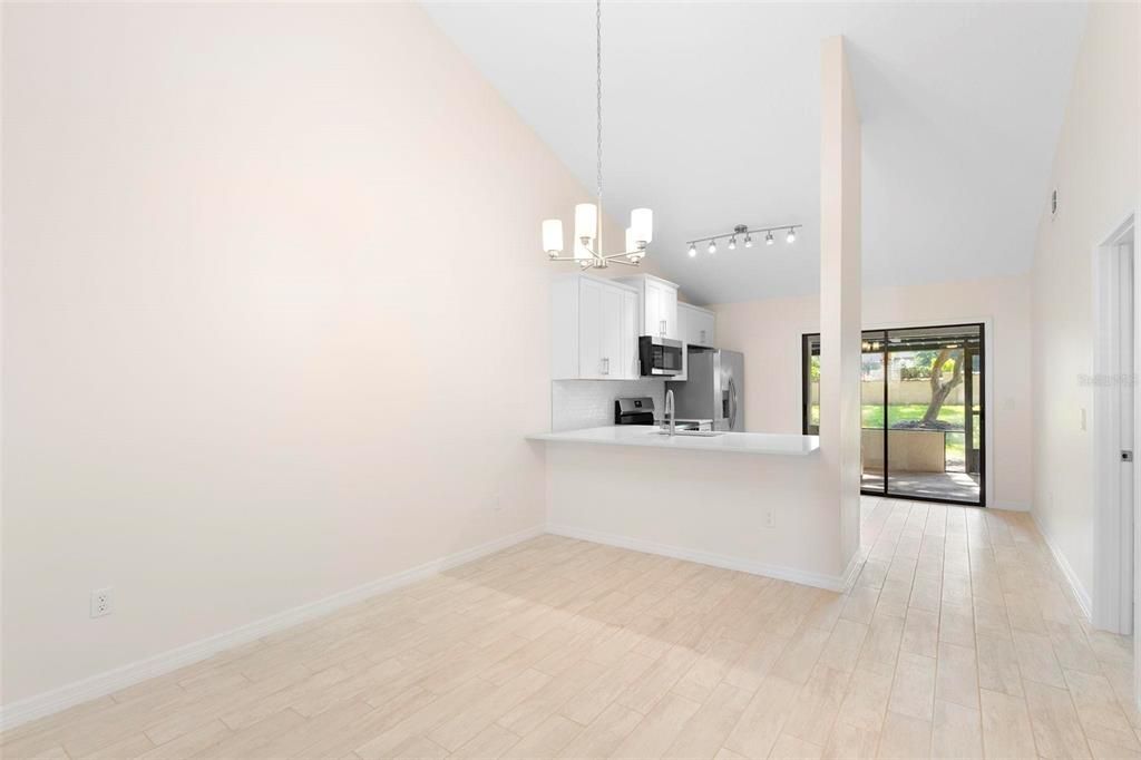 For Sale: $205,000 (2 beds, 2 baths, 992 Square Feet)