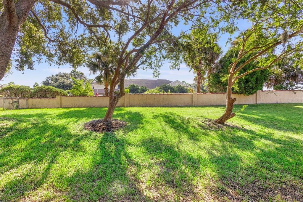 For Sale: $205,000 (2 beds, 2 baths, 992 Square Feet)