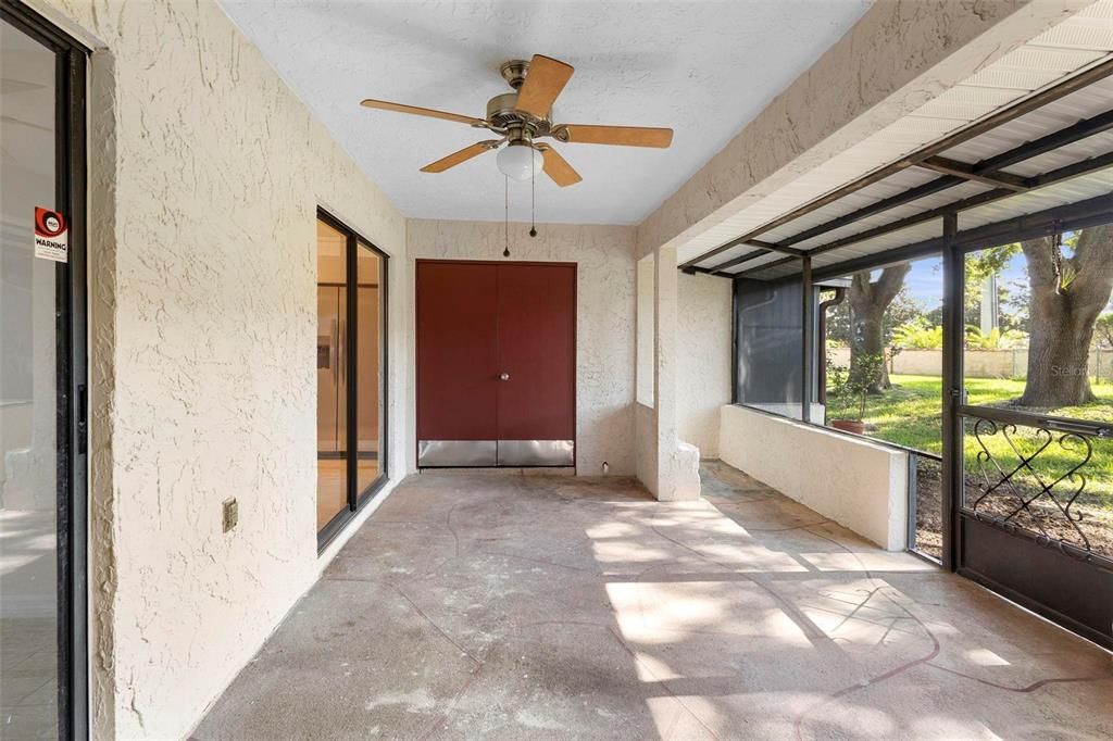 For Sale: $205,000 (2 beds, 2 baths, 992 Square Feet)