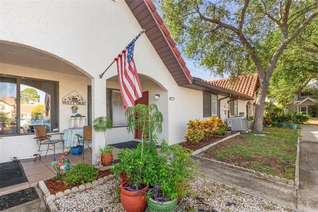 For Sale: $205,000 (2 beds, 2 baths, 992 Square Feet)